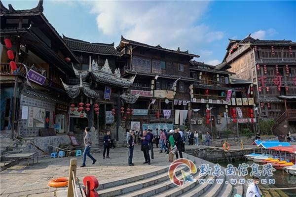乘客打车去武汉天河机场被司机索要往返高速费,滴滴出行:系违规行为